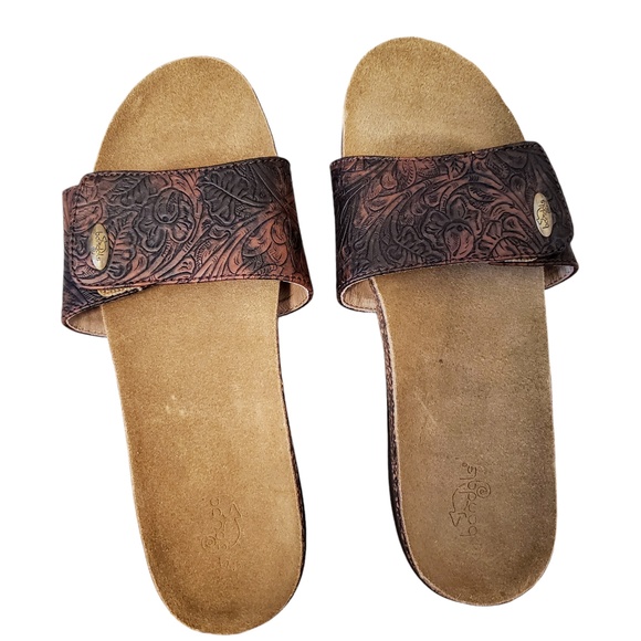 2/$30 Bandals Tan Brown Leather Strap Textured‎ Design Slides Sandals Size 7 - Picture 1 of 11